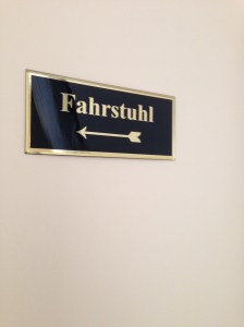 zum FAhrstuhl